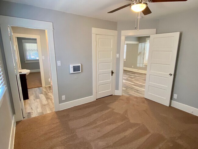 Building Photo - Charming 2 Bedroom Craftsman House w/Porch and Private Back Patio in Hillcrest