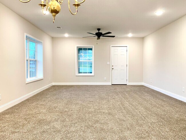 Building Photo - 917 Sinclair Dr