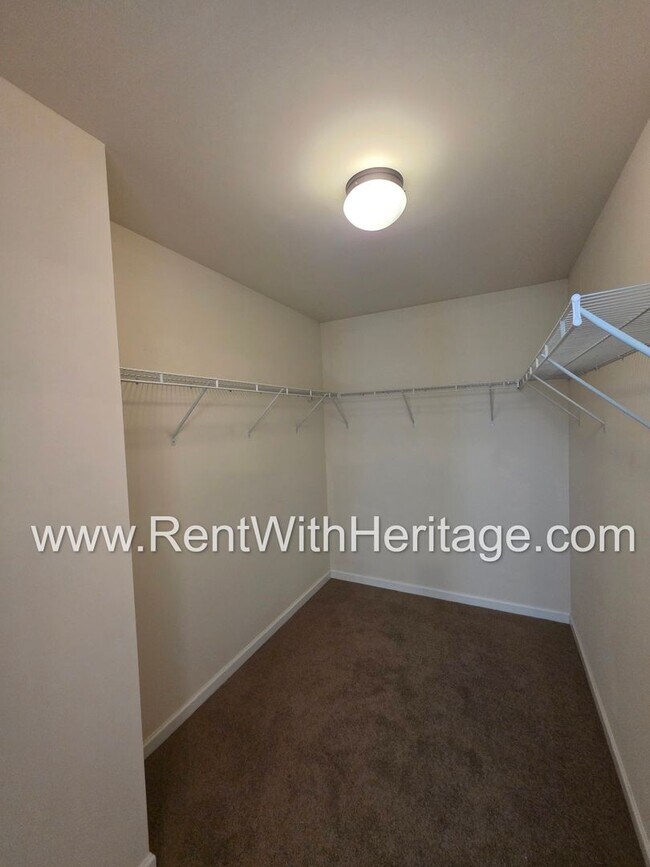 Building Photo - ABSOLUTELY BEAUTIFUL 5 BEDROOM/ 4.5 BATH HOME YOU DONT WANT TO MISS.