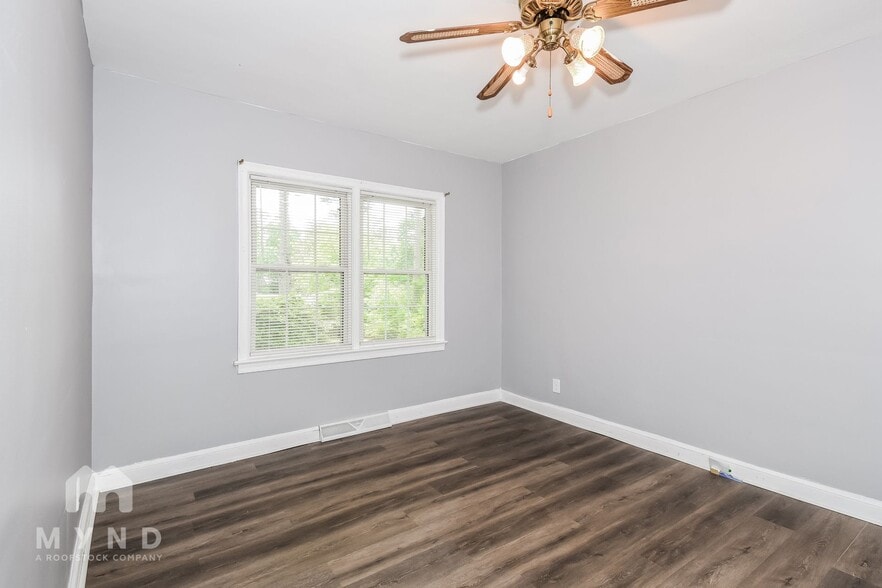 Building Photo - 2313 Eastway Rd