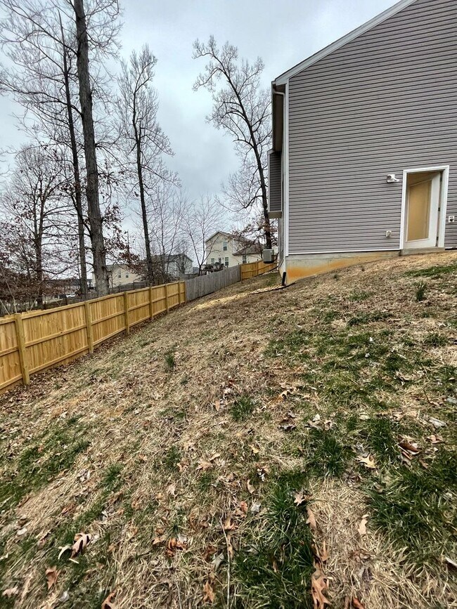 Building Photo - 104 Melody Ct