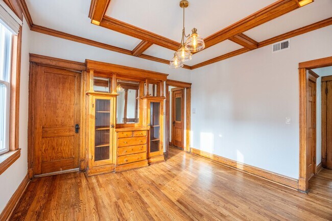 Building Photo - 2842 W Augusta Blvd