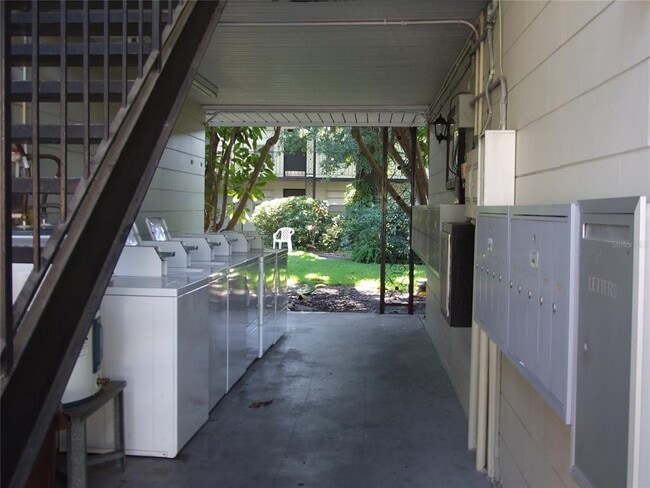 Building Photo - 2808 W Azeele St