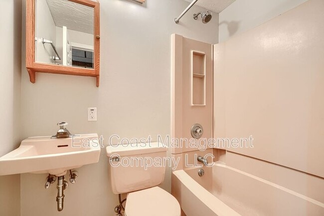 Building Photo - 12 Perryfalls Pl