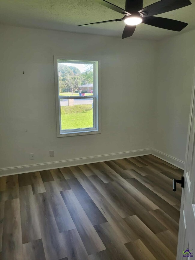 Building Photo - 2800 S Estates Rd