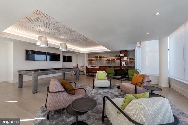 Building Photo - 1201 Half St SE