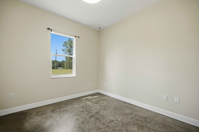 Building Photo - Country Living with Modern Convenience!