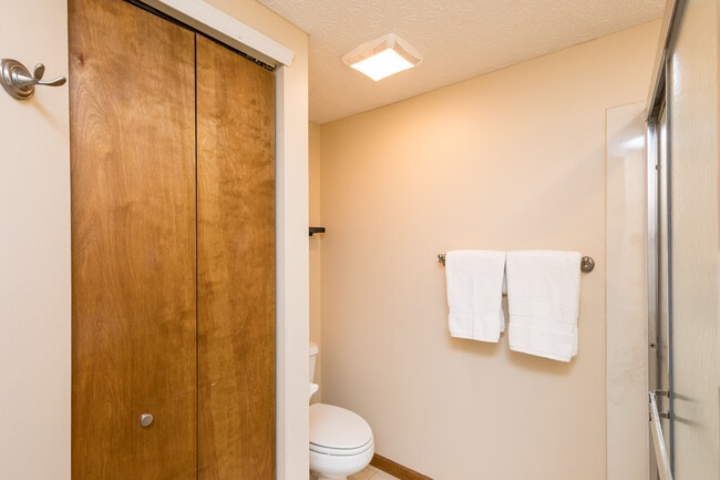 Building Photo - 4112 Loughmoor Dr