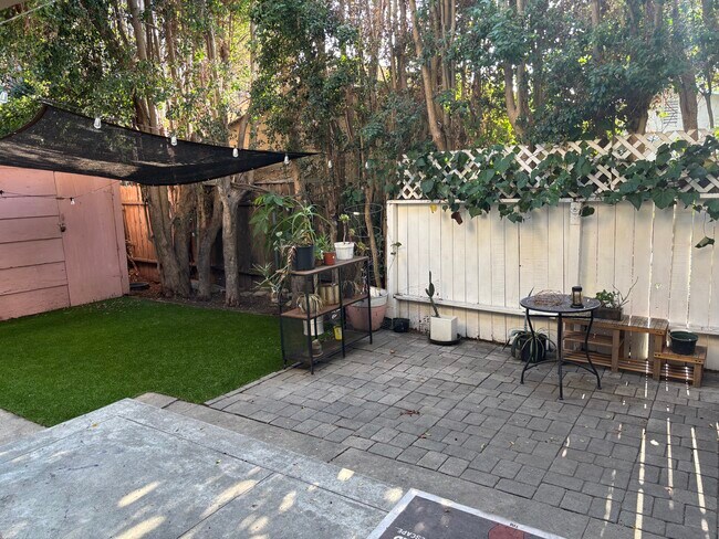 Building Photo - 3641 Kelton Ave