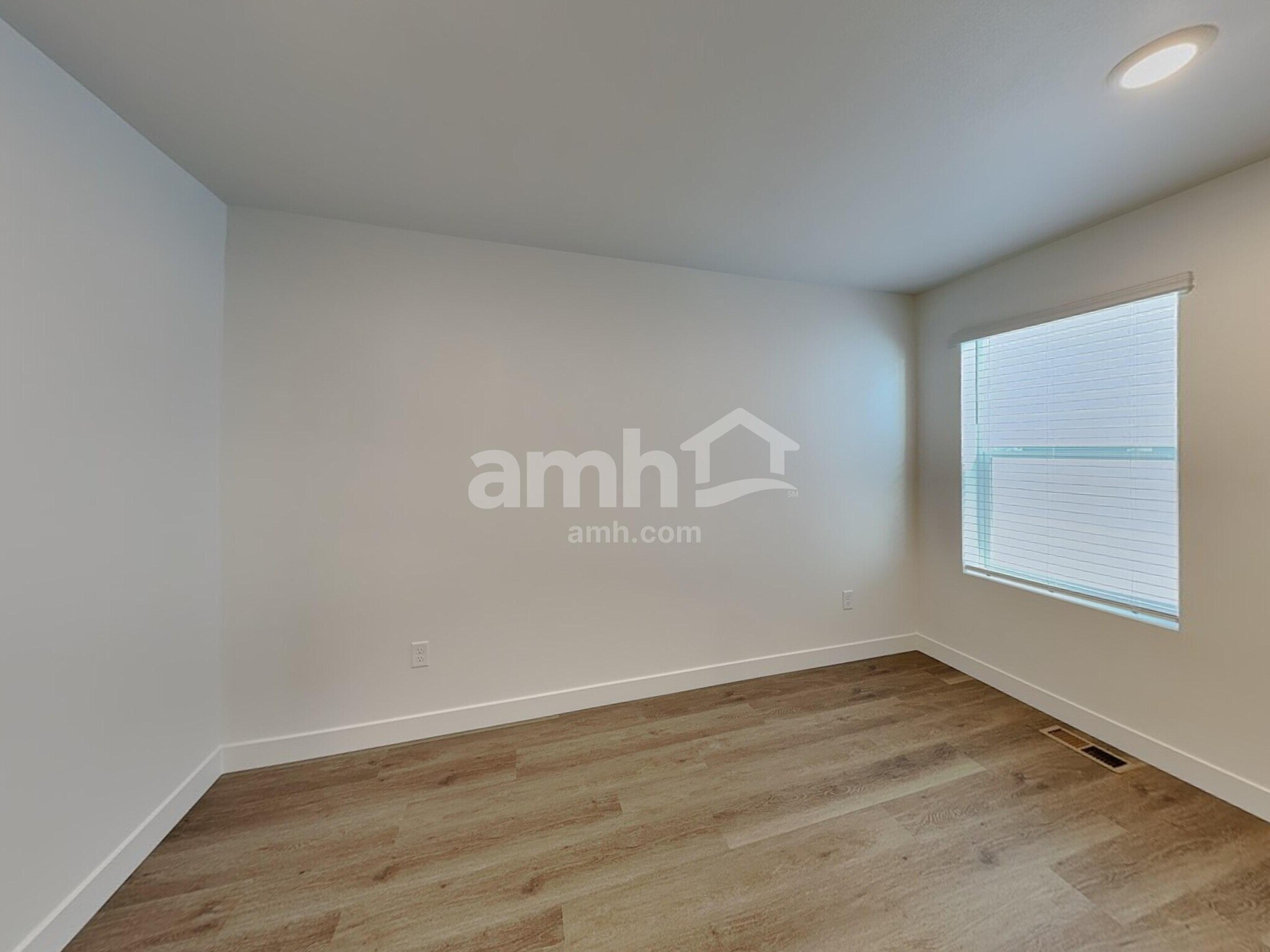 Building Photo - 4847 85th Dr NE