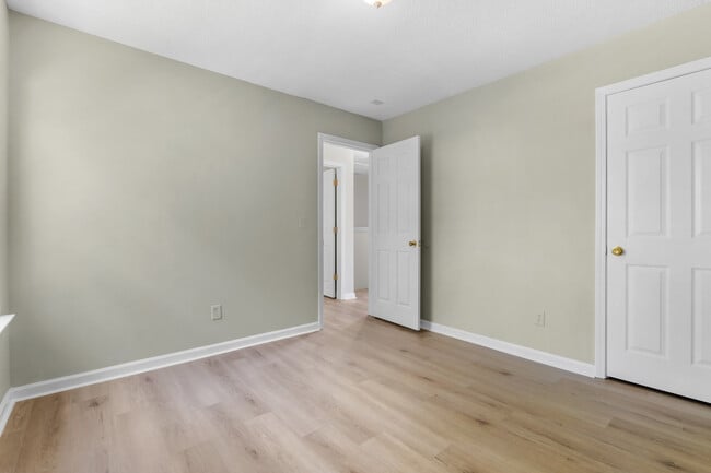 Building Photo - 109 Summer Vale Dr