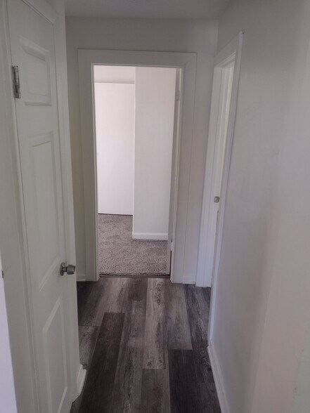 Building Photo - 2556 Beekman St