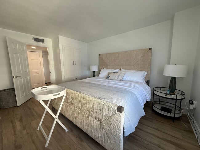 Building Photo - Stunning Atlantic Ocean view 1bedroom 1 bathroom condo