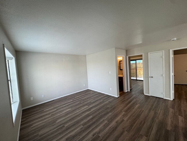 Building Photo - 606 8th St