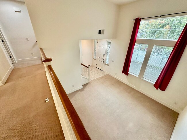 Building Photo - Welcome to modern luxury living in the heart of Midtown Sacramento!