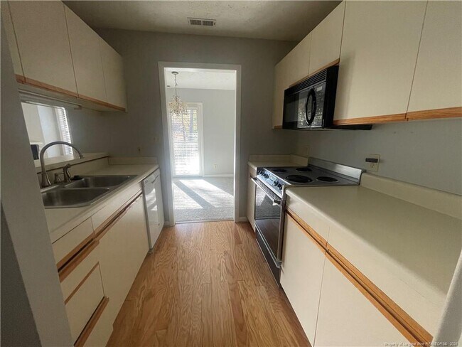 Building Photo - 663 Bartons Landing Pl