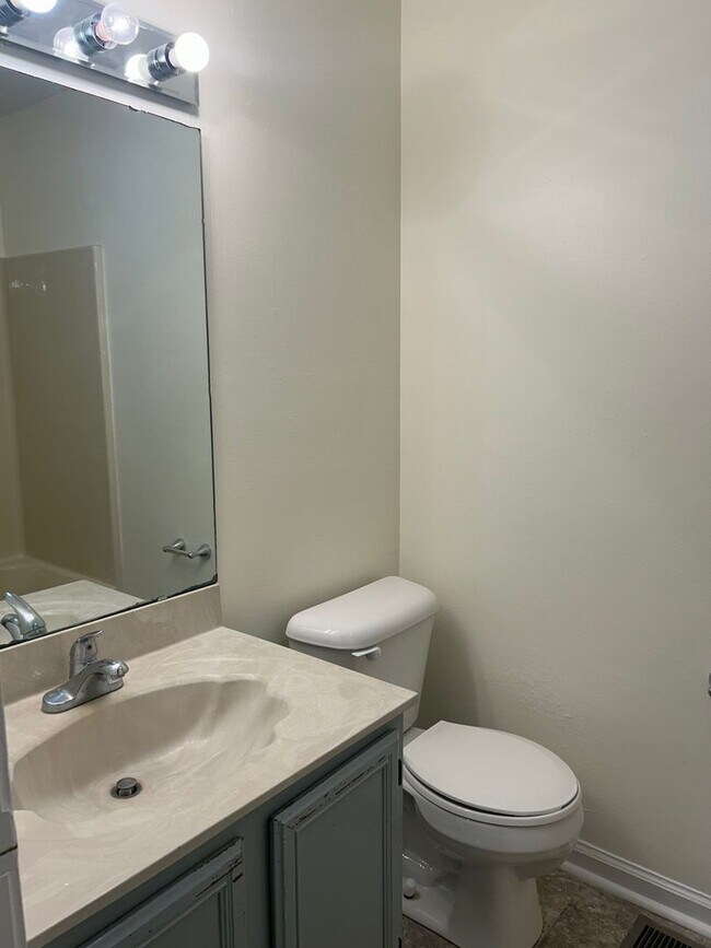 Building Photo - 4320 Roundtable Ct