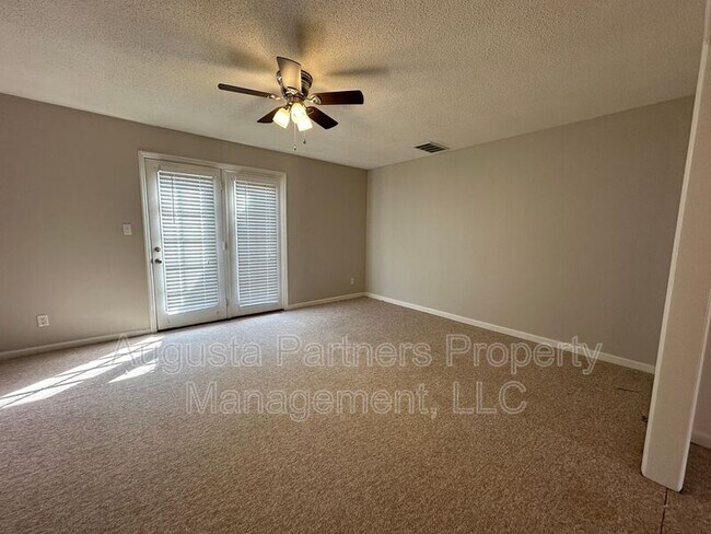 Building Photo - 2448 Riverlook Dr