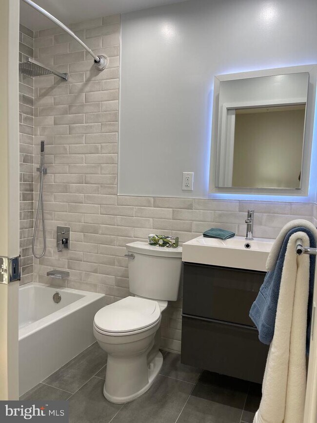 Building Photo - 519 G St SW