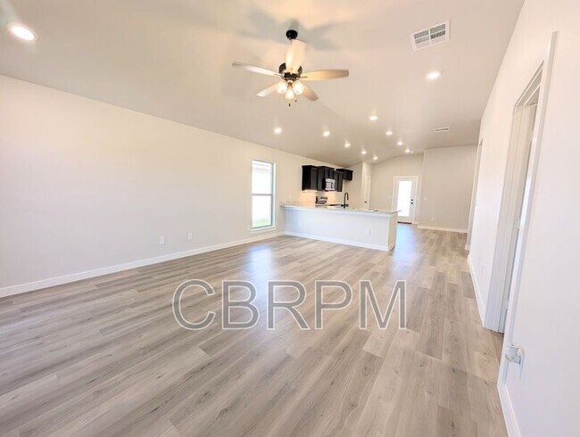 Building Photo - 3220 Cottonwood Ave