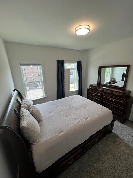 Building Photo - 1072 Zophi St