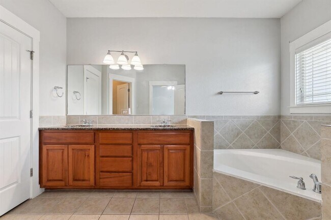 Building Photo - 2930 Grand Oaks Loop