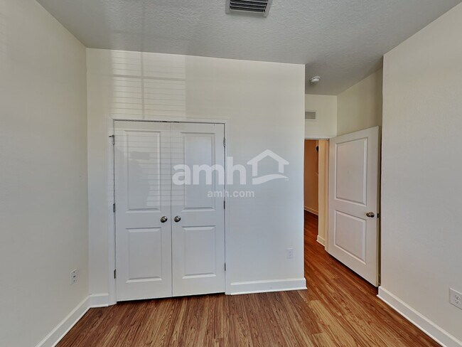 Building Photo - 511 Pine Terrace Dr