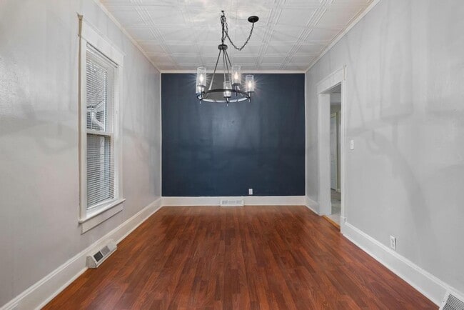 Building Photo - Charming 3-Bedroom Waldo Home with Porch Swing & Hardwood Floors