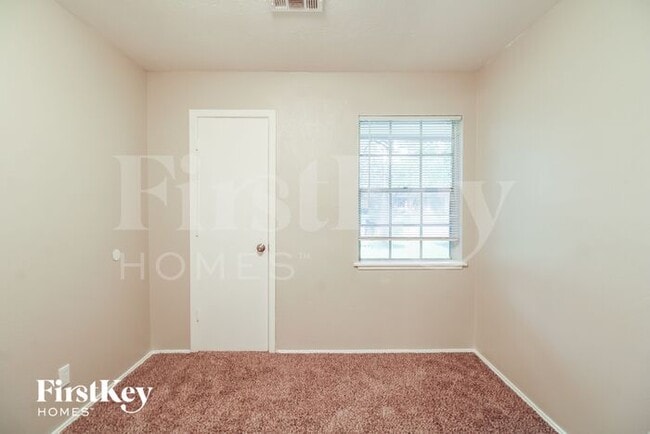 Building Photo - 4415 Akard St