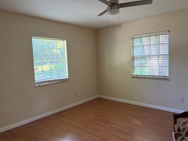Building Photo - 1301 Bonnie Dr