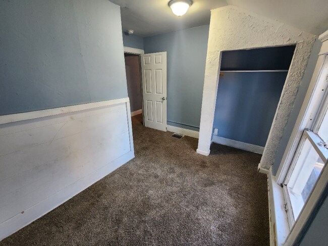 Building Photo - 214 E Belmont St