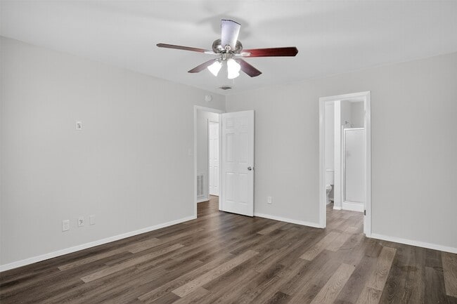 Building Photo - 534 Canary Ln