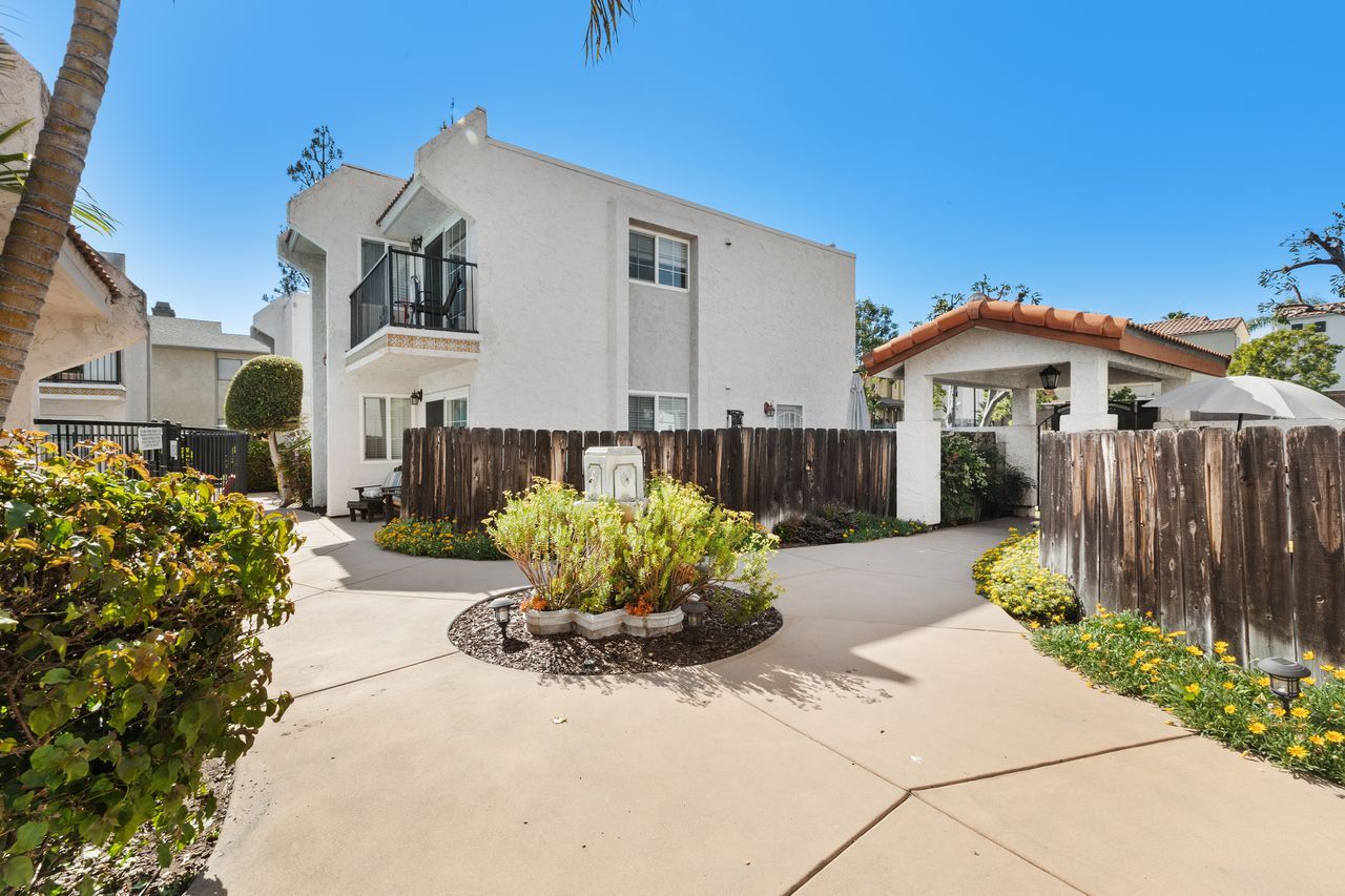 Building Photo - 1499 Broadway