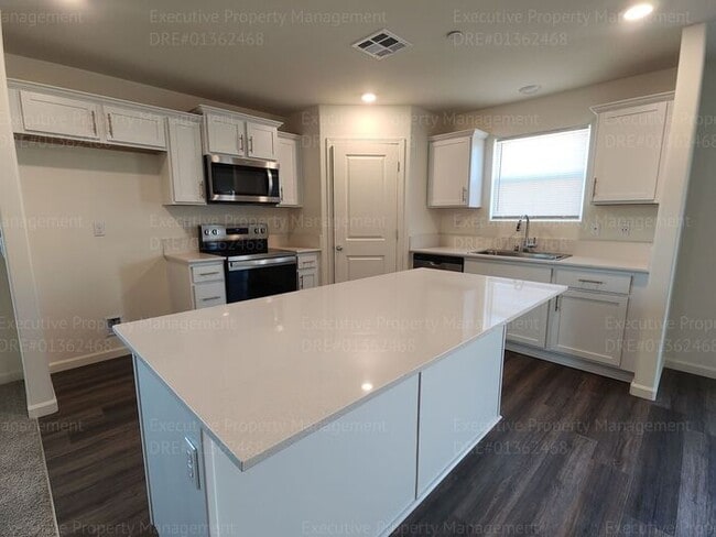 Building Photo - Newly constructed 4 bedroom/ 3 bathroom co...