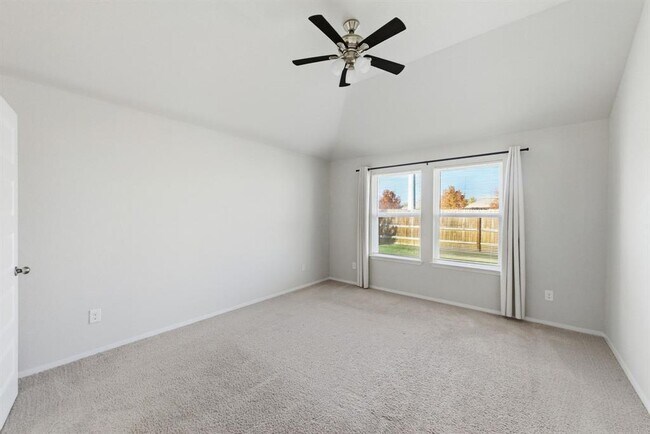 Building Photo - 104 Crooked Trail