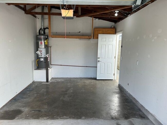 Building Photo - FANTASTIC 1BD 1BA FOR LEASE!