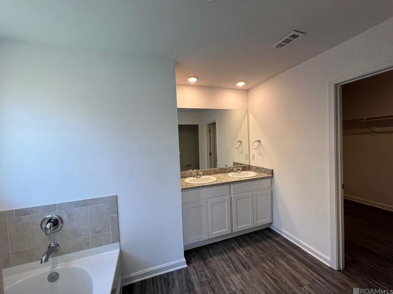Building Photo - 7759 Joe Lynn Trails