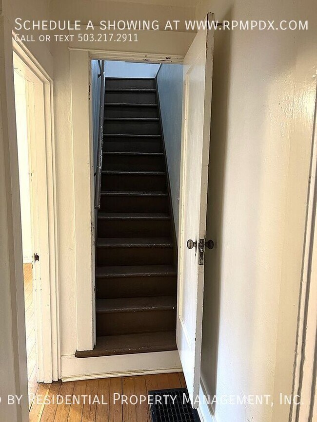 Building Photo - 214 NE Bryant St