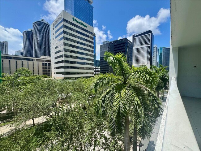 Building Photo - 951 Brickell Ave