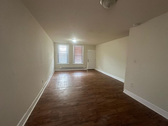 Building Photo - 3 BED 1.5 BATH HOME FOR RENT.
