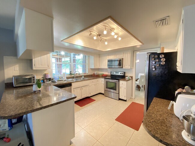 Building Photo - 2668 Bernice Ct