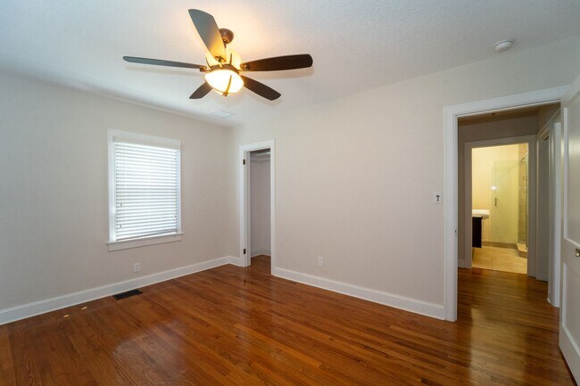 Building Photo - Davis Shores 3/2 Single Family Home