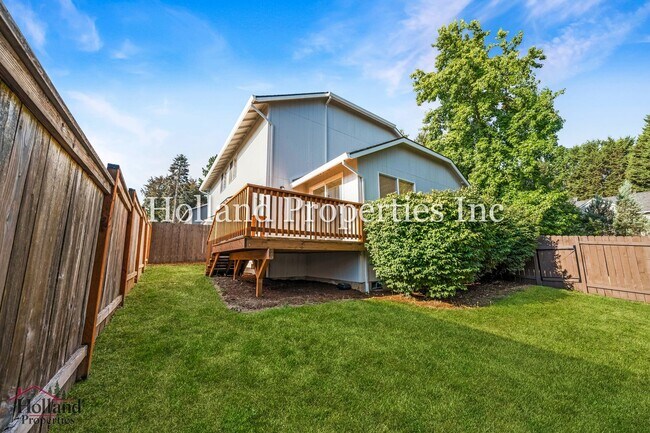 Building Photo - 9059 SW Sagert St