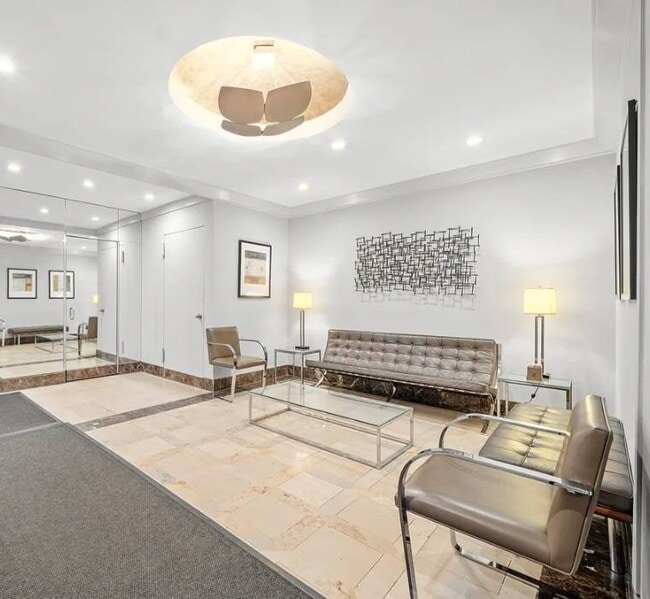 Building Photo - 153 E 57th St