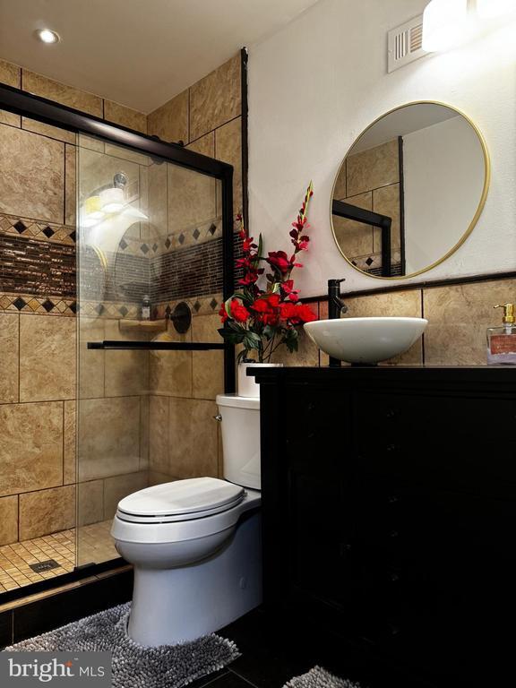 Building Photo - 8402 Jinetes Ct