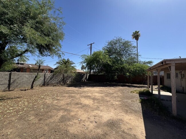 Building Photo - 6847 W Mariposa St