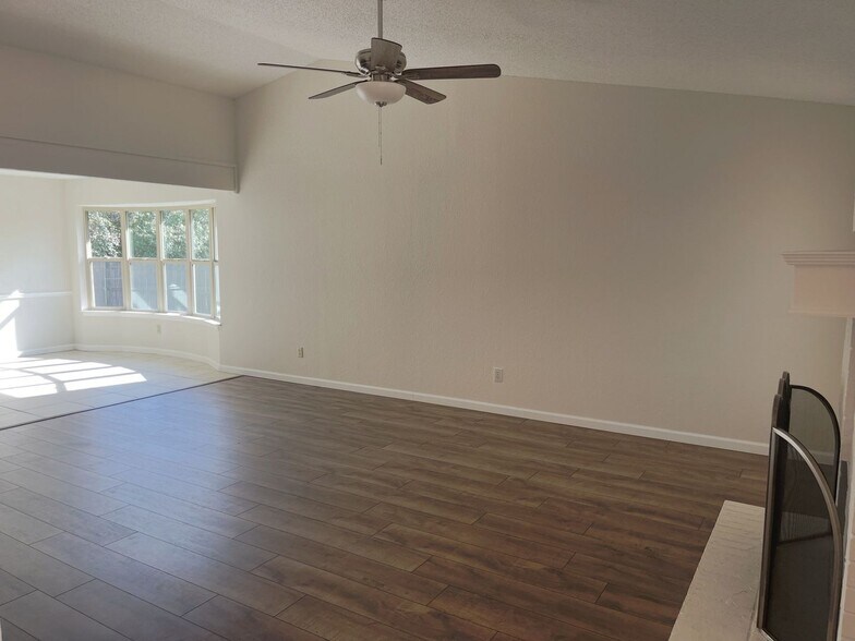 Building Photo - 2201 Sage Ln