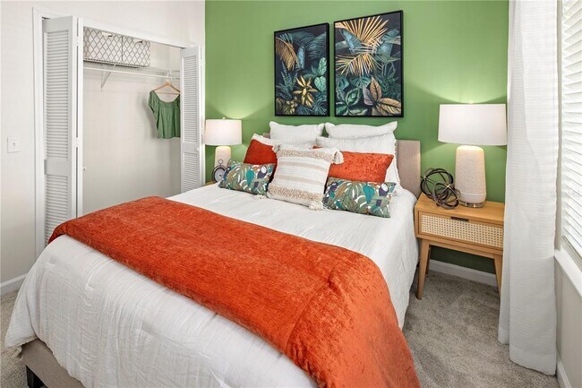 Building Photo - 5256 International Dr