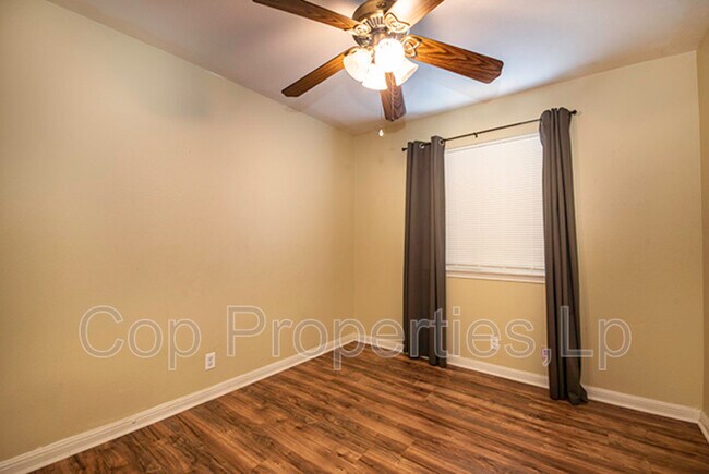 Building Photo - 8510 Trumpet Cir