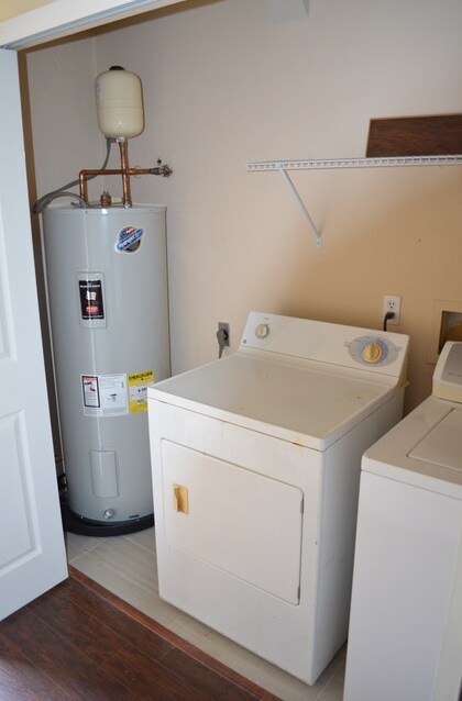 Building Photo - 8081 Cypress Dr S